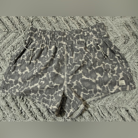 Vuori Dash Short, Mid Rise, Size XS - Picture 1 of 1